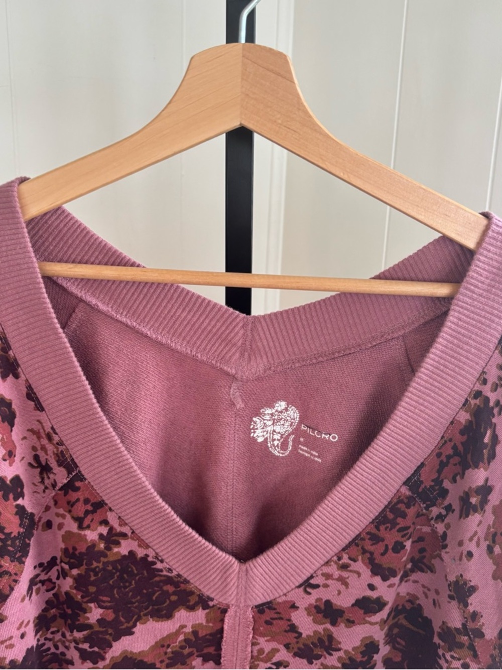 Anthro Pilcro Floral V Neck Short Sleeve Sweatshirt Mauve Womens M Boho Chic